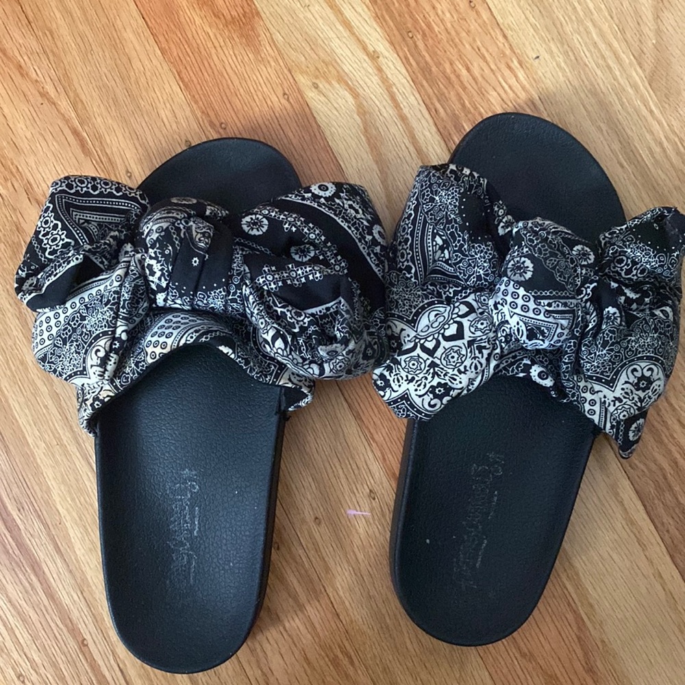 Bandana print big bow slides